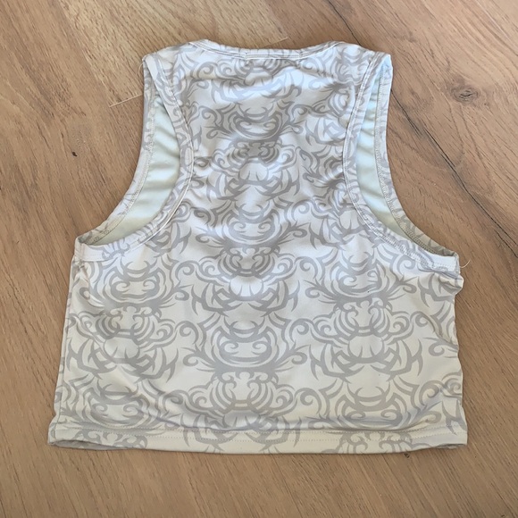 Crop top - Picture 3 of 4